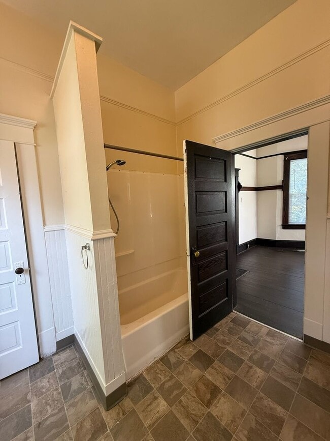 Photo - 2 Bedroom, 1 Bathroom Cottage in the heart of Bellingham!