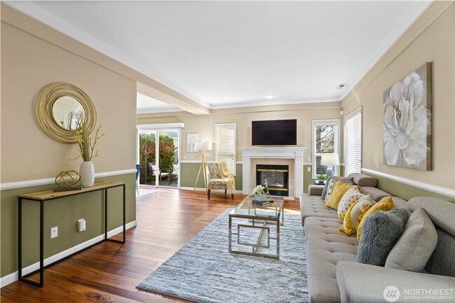 Building Photo - Town house available in desirable woodinville
