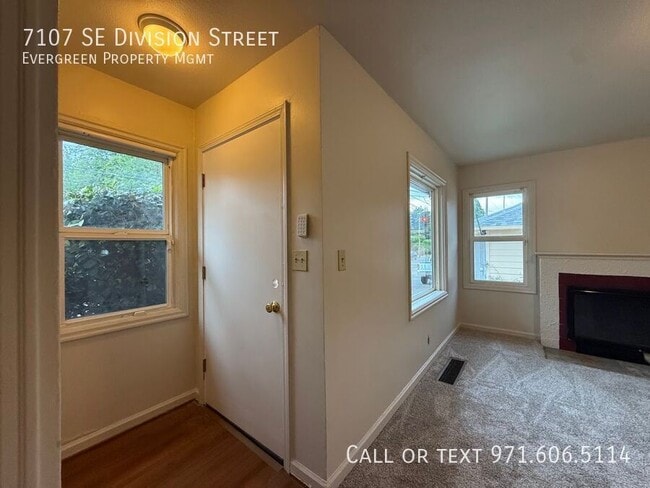 Photo - 7107 SE Division St