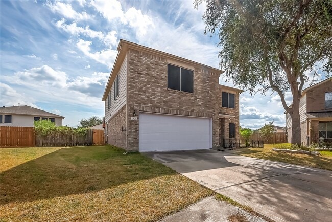 Photo - 9226 MacMillan Ln