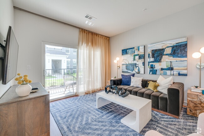 1BR, 1BA - 810SF