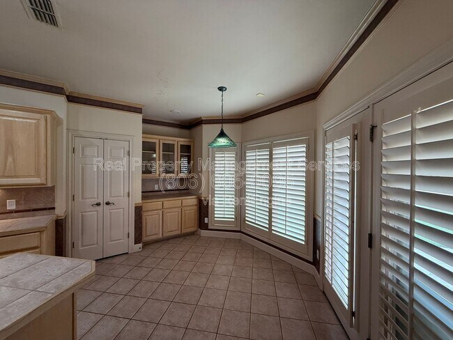 Photo - 2707 Regis St