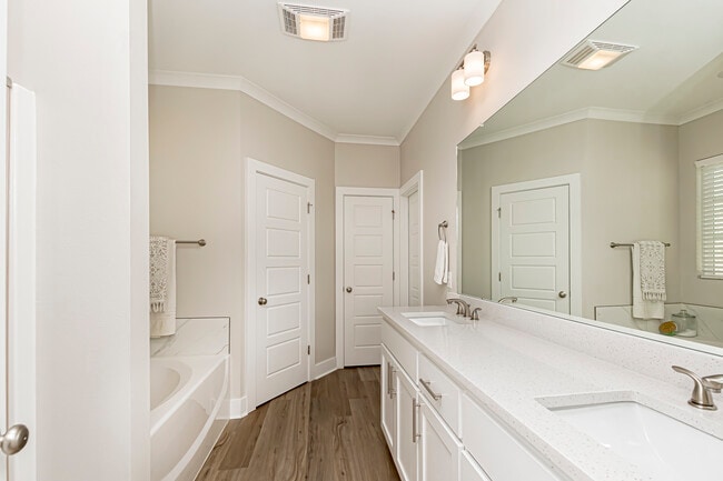 Photo - 8840 Southlawn Dr