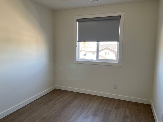 Photo - 2 Bed 1 Bath Unit in Ponoka, AB Unit 306