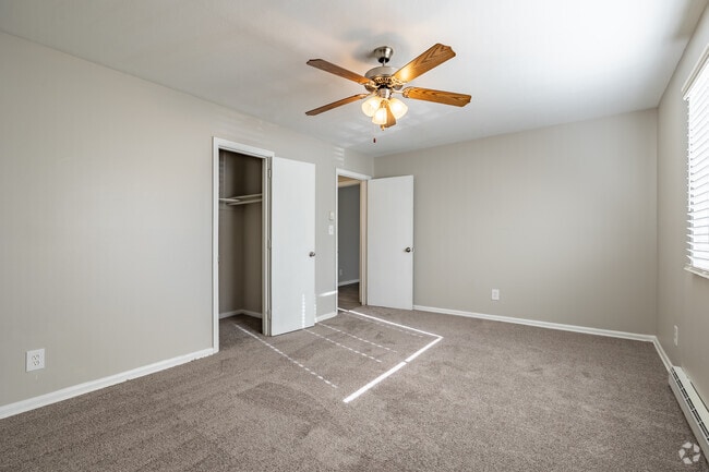 2BR, 1 BA - 943SF
