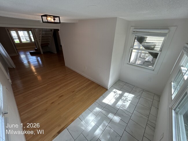 Photo - 3215 N Bartlett Ave