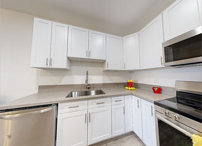 1BR,1BA-Kitchen - Apache Rock Apartments
