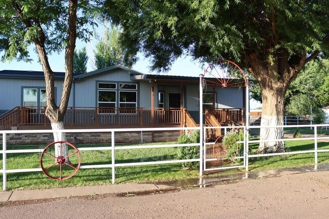 Building Photo - 313 E 1/2 St N