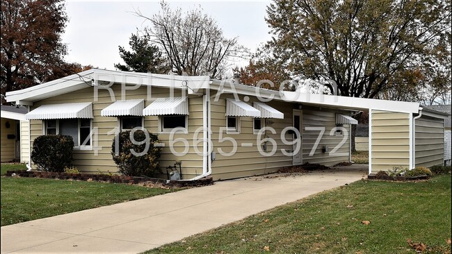 Building Photo - 860 Deborah St