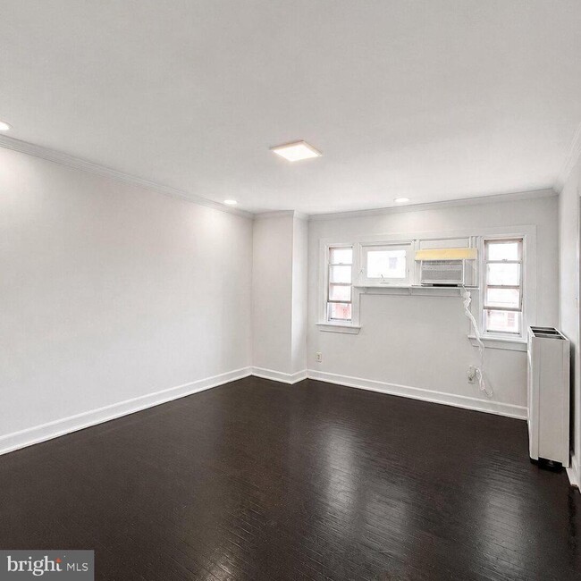 Photo - 1419 Lardner St