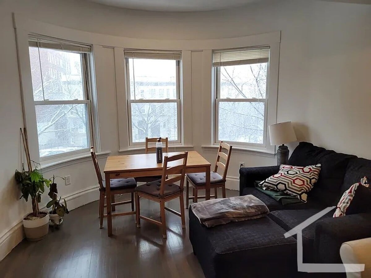 Photo - 1398 Beacon St