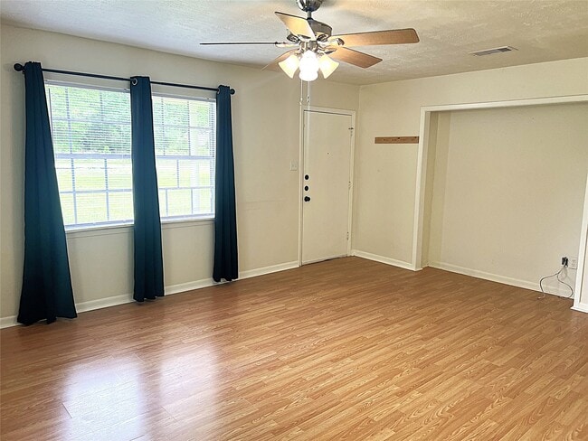 Photo - 560 Beverly Dr