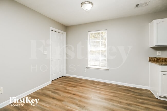 Photo - 9161 Thrash St SW