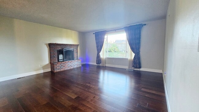 Photo - Charming 4 Bed 2 Bath Rambler with Office/Den in Benson Hilll, Renton WA.