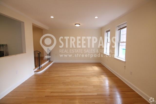 Building Photo - 2 bedroom in Brookline MA 02446 Rental