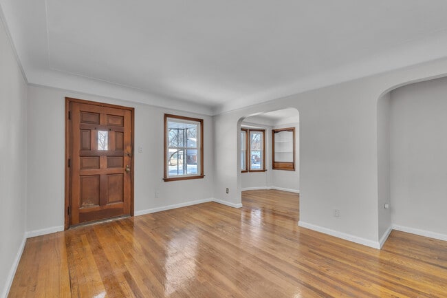 Photo - 11319 Tecumseh Ave