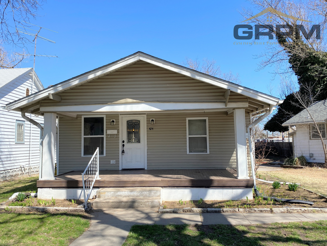 2 Bedroom House With Basement - 2 Bedroom House With Basement