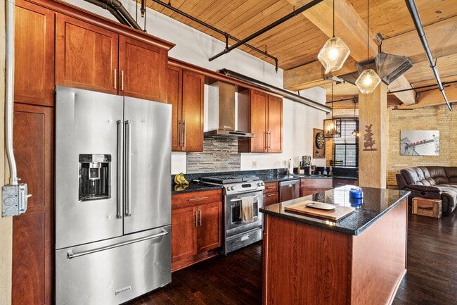 Photo - 1818 N Water St