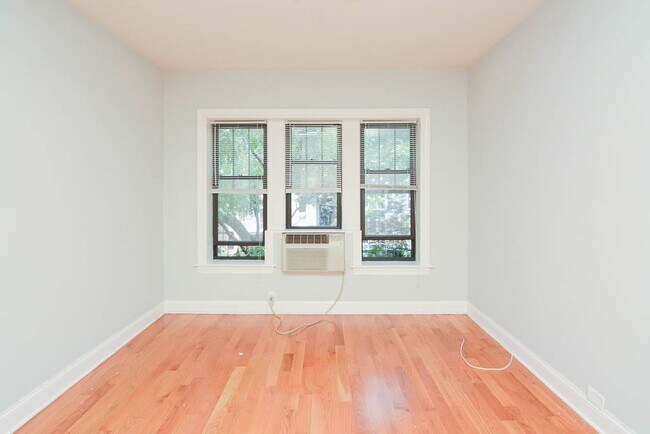 Photo - 823 W Wolfram St Unit 103