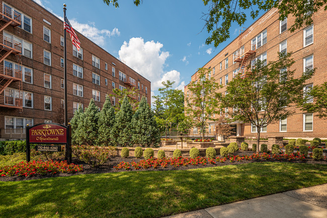 Parktowne Apartments - Parktowne Apartments