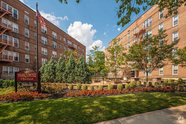 Building Photo - Parktowne Apartments