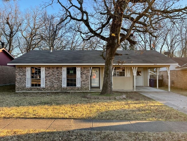Southern Hills 3 Bed 2 Bath Home - Southern Hills 3 Bed 2 Bath Home