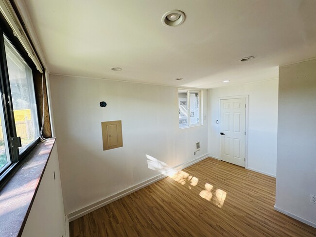 Photo - 5640 23rd Ave SW Unit 1