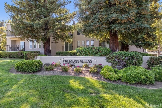 Building Photo - 1910 Barrymore Common