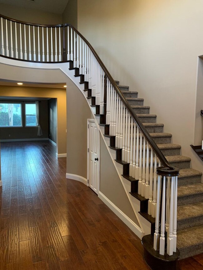 Photo - Lovely home in desirable Moorpark neighbor...