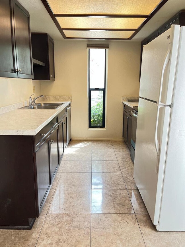 Building Photo - 3119 W Cochise Dr Unit 110