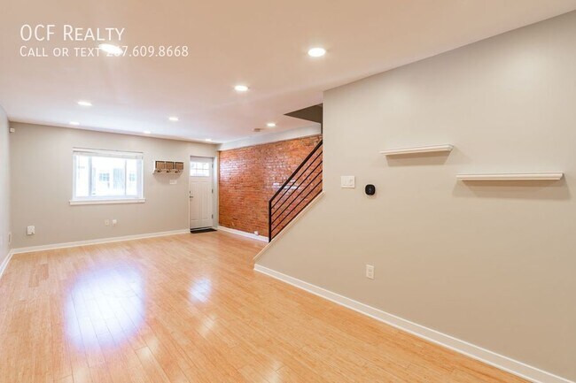 Photo - 2208 Montrose St
