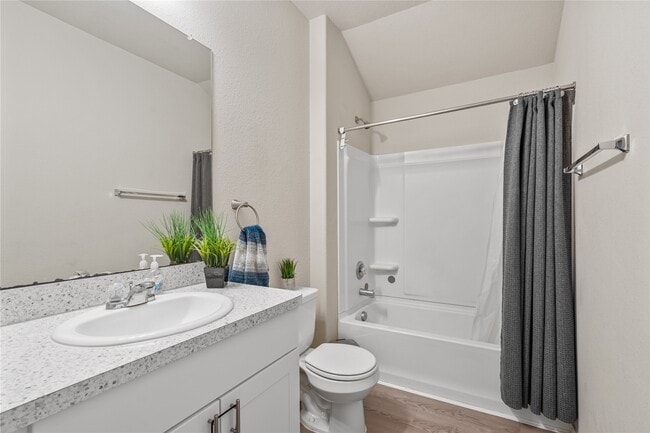 Photo - 634 W Fairway Lake Dr