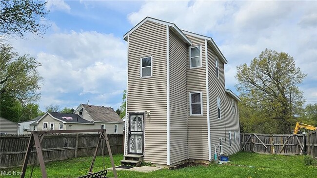 Photo - 924 Grace St