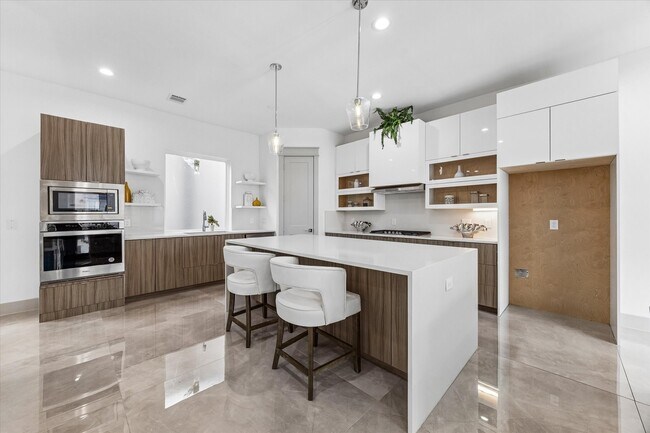 1603 Utah St