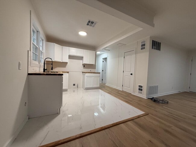 Photo - 308 Nottingham Rd