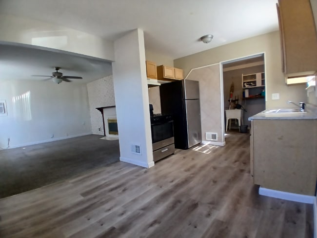 Photo - 5683 Gertrude St