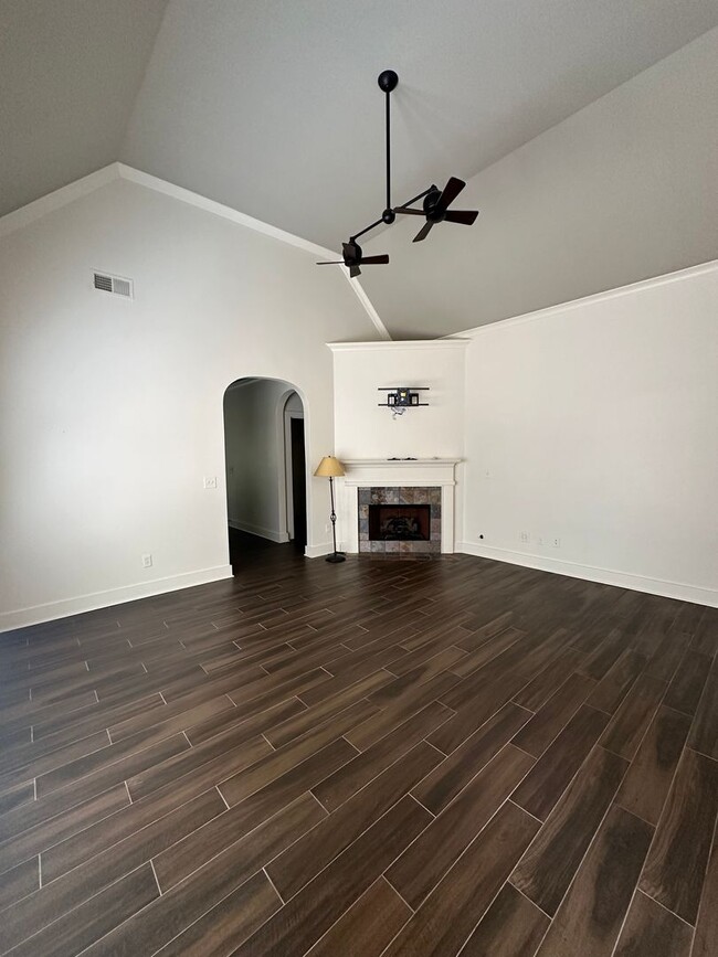 Photo - 358 Kingston Cir