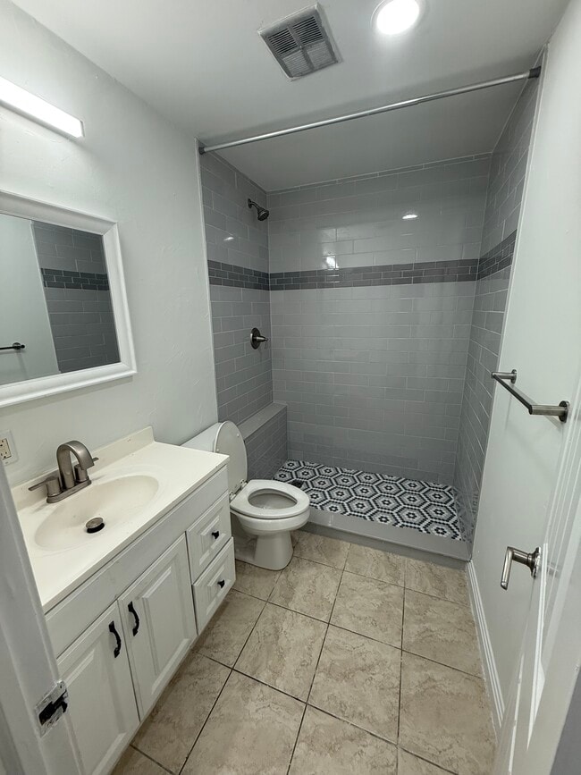 Photo - 2409 Woodland Ave