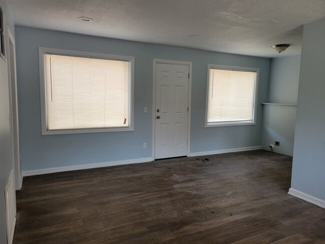 Photo - 2084 Monroe Blvd