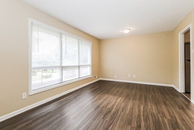 Photo - 6913 Doncaster Rd