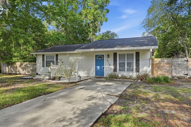 Building Photo - Quiet neighborhood, Centrally located, 3 bedroom 2 bath home in NW
