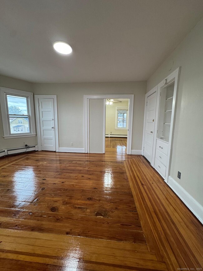 Photo - 328 Chapman St