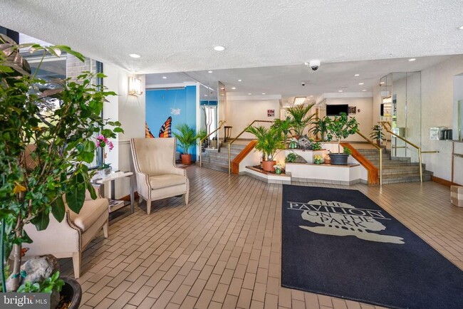 Building Photo - 5340 Holmes Run Pkwy Unit 704