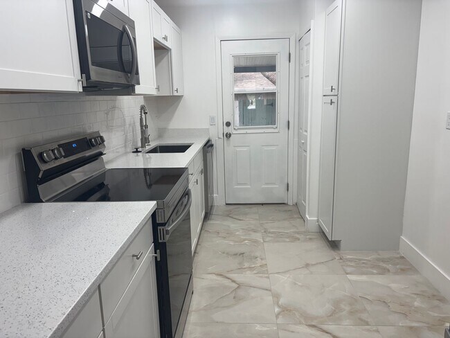 Photo - Beautiful, newly renovated 3/2 Condo in a ...