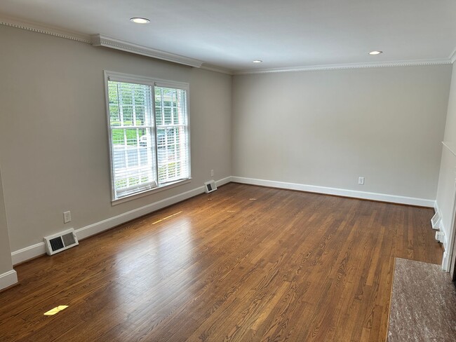 Photo - Myers Park 3 Bedrooms 2 Bathroom Duplex!