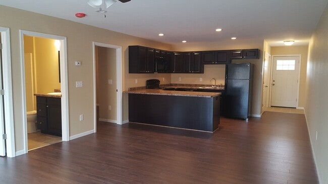 Building Photo - 2 Bedroom Duplex