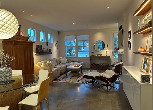 Photo - 465 S 1st St