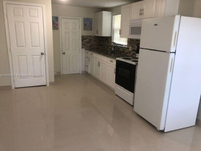 Photo - 2237 Taft St