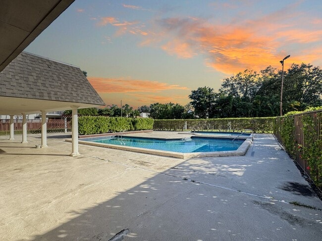 Photo - Comfortable & Convenient Condo Near Dadeland Mall & Baptist Hospital Unit Apt 317E