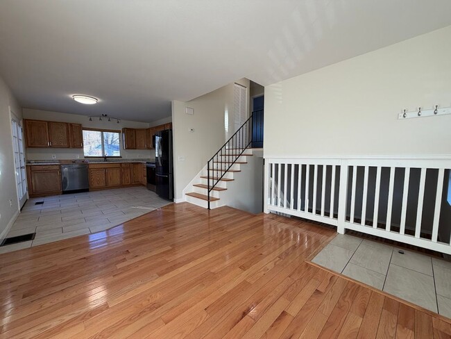 Photo - 2406 Bowen St